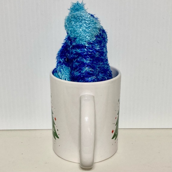 Have Yourself a Merry Little Christmas Mug Cup Fuzzy Blue Socks Gift Set 14 oz - Picture 4 of 10